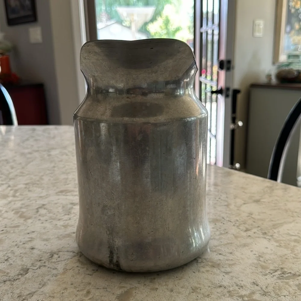 VINTAGE~ALUMINIUM~WALKER WARE~’AMERICAS FAVORITE KITCHENWARE’~3 Qt. PITCHER ~G11